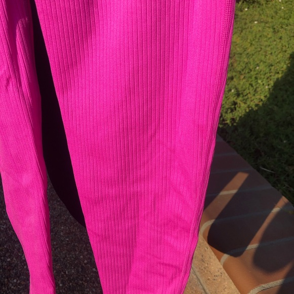 NWOT Victoria Secret Seamless Ribbed Leggings Size Medium Short - Picture 6 of 7